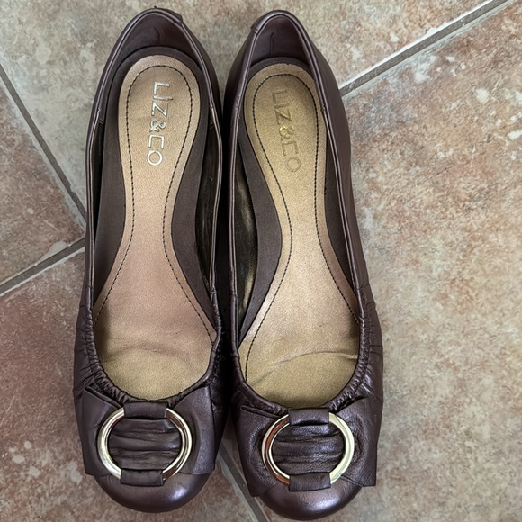 LIZ&CO  Bronze Leather Flats w/Gold ring comfortable rubber sole size 8 1/2 - Picture 6 of 6